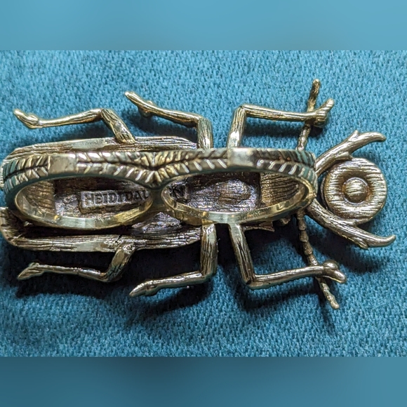 Heidi Daus 2-finger Critter Ring. - Picture 3 of 3